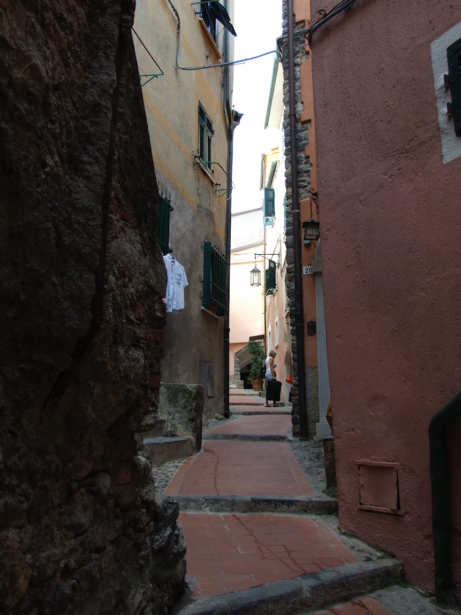 Back up the narrow streets to regroup and have a coffee before the bus ride back. Back up the narrow streets to regroup and have a coffee before the bus ride back.